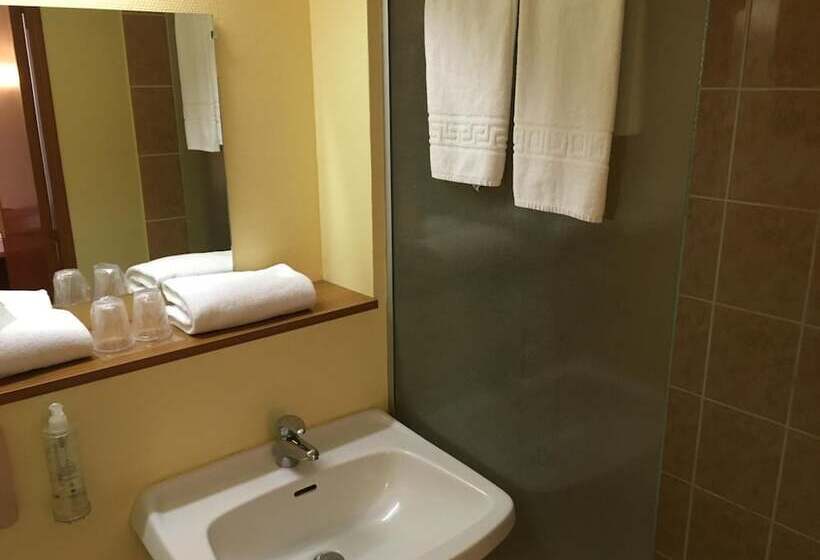 חדר משפחתי, Brit Hotel Poitiers Beaulieu