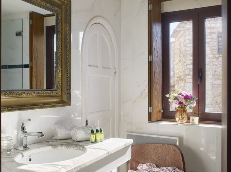 اتاق سوپریور, Chateau Eza