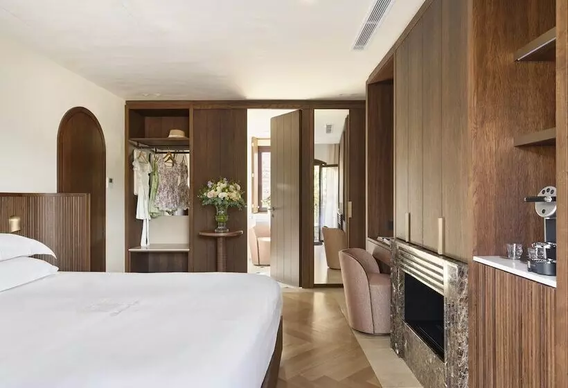 Superior-Zimmer, Chateau Eza