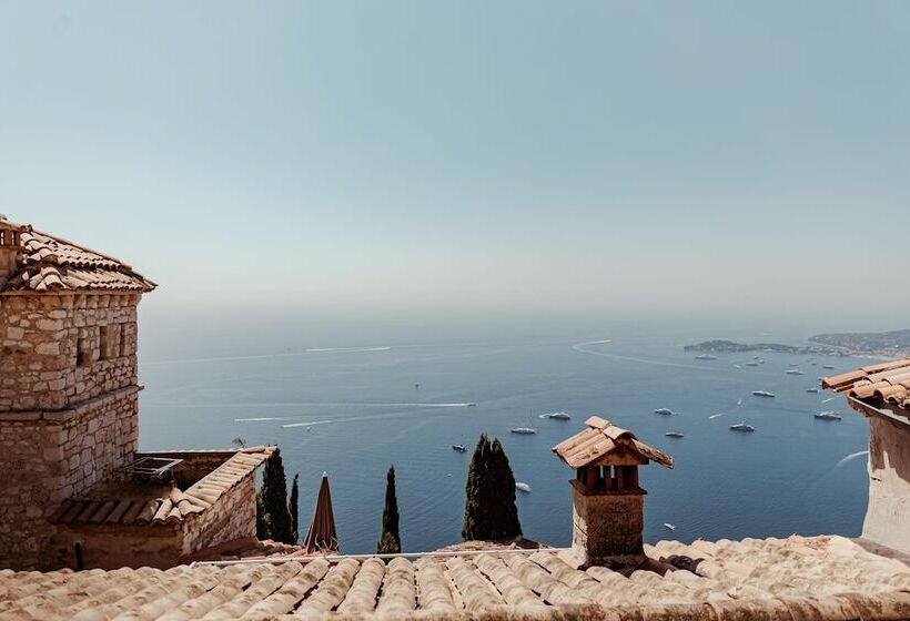 جناح جونيور, Chateau Eza