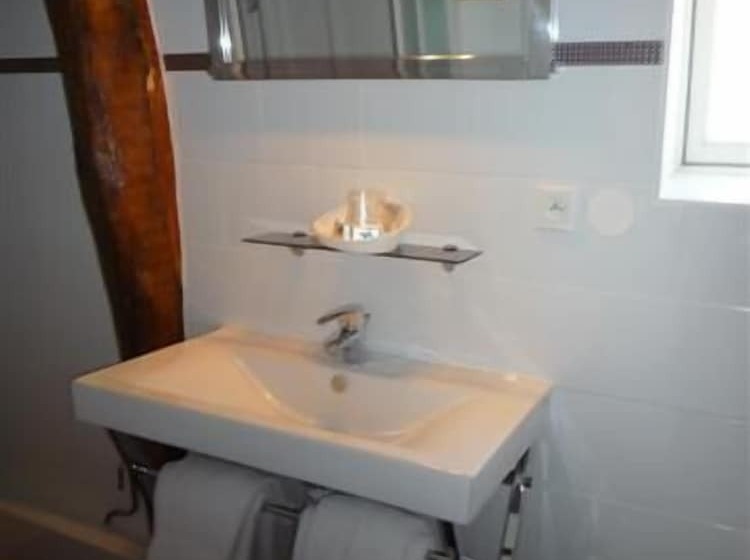 Номер Стандарт, Cit Hôtel Le Plantagenet