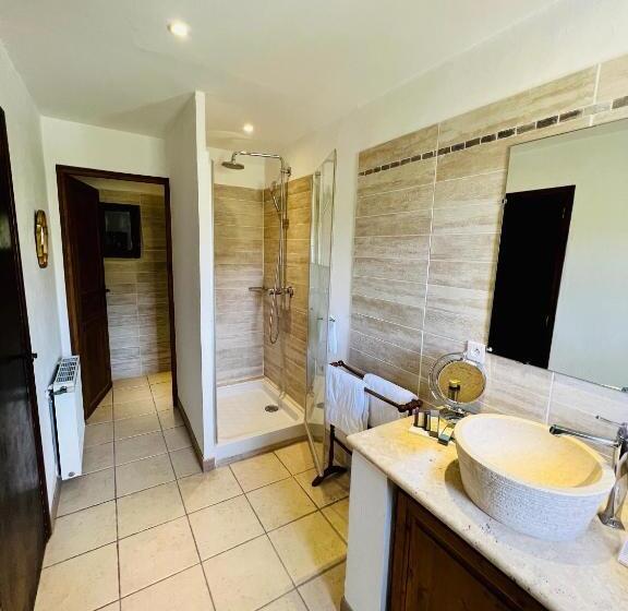 수피리어 트리플 룸, Château De Trigance