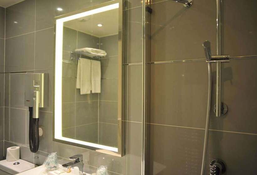 اتاق استاندارد, De l'Universite