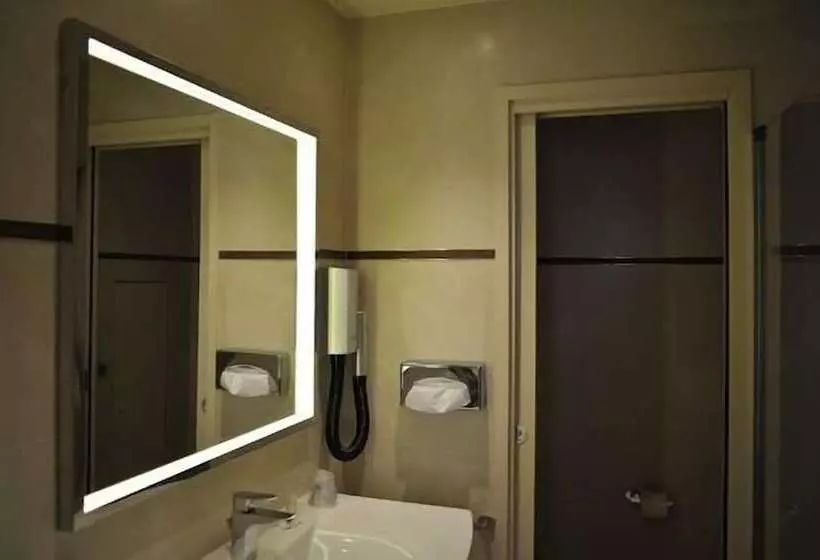 اتاق سوپریور, De l'Universite