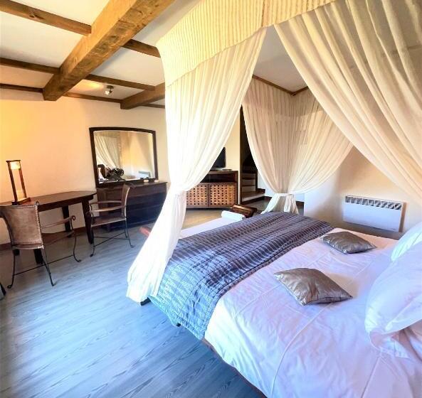 جناح سينيور, Domaine Du Val De Sault