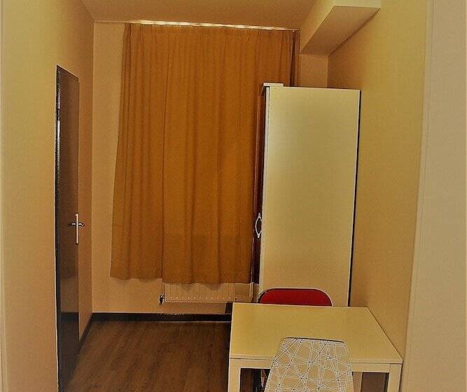 חדר סטנדרט לשלושה, Hôtel De La Boëtie