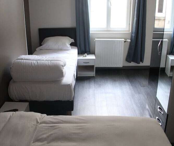 חדר סטנדרט לשלושה, Hôtel De La Boëtie