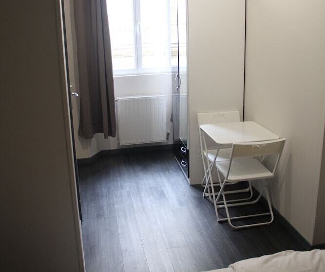 חדר סטנדרט לשלושה, Hôtel De La Boëtie