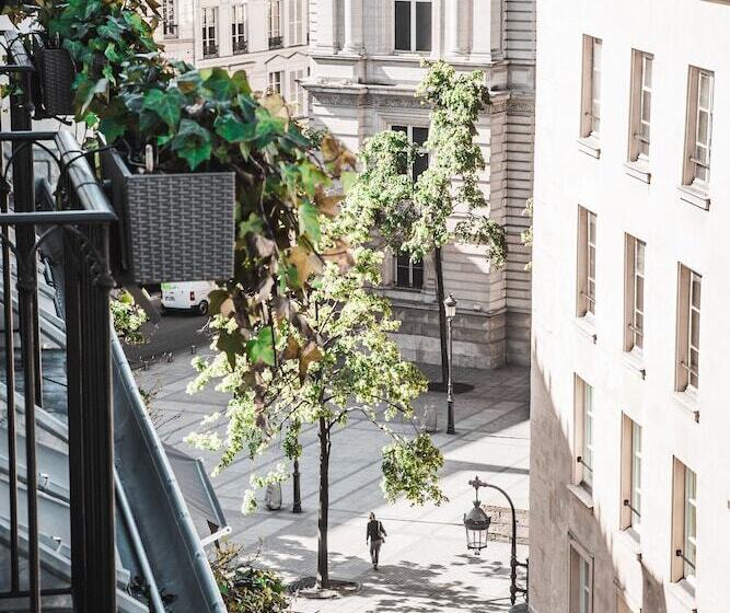 سوییت جونیور, Le Burgundy Paris