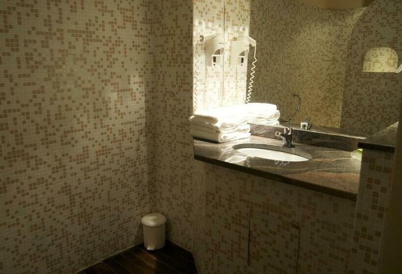 Номер Стандарт, Logis Hôtel Les Pages