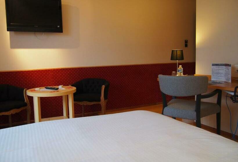 Номер Стандарт, Logis Hôtel Les Pages