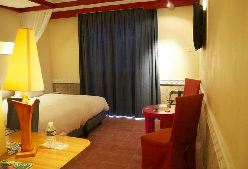 Номер Стандарт, Logis Hôtel Les Pages