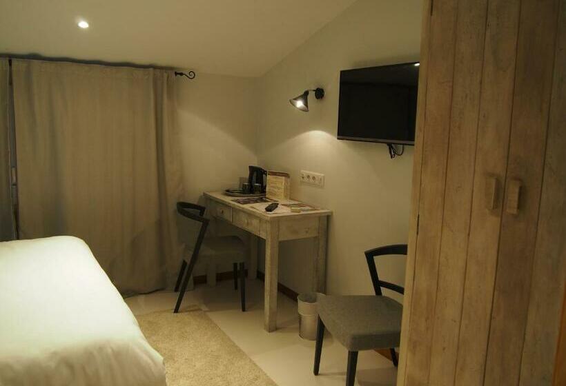 Номер Стандарт, Logis Hôtel Les Pages