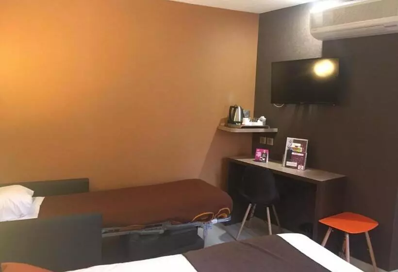 コンフォートトリプルルーム, The Originals City, Hôtel Le Boeuf Rouge, Saintjunien