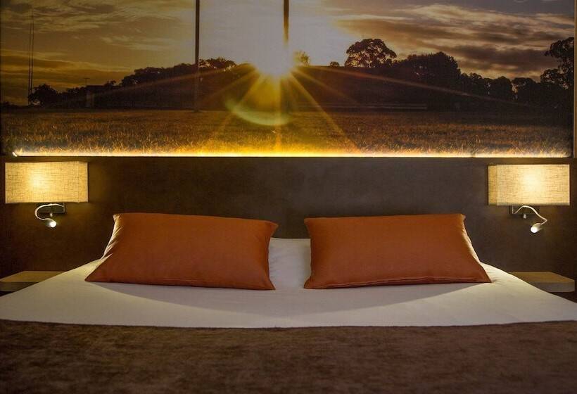 Номер Deluxe, The Originals City, Hôtel Le Boeuf Rouge, Saintjunien