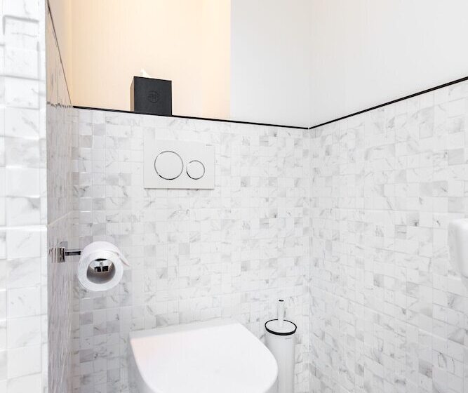 标准三人间, Clarisse