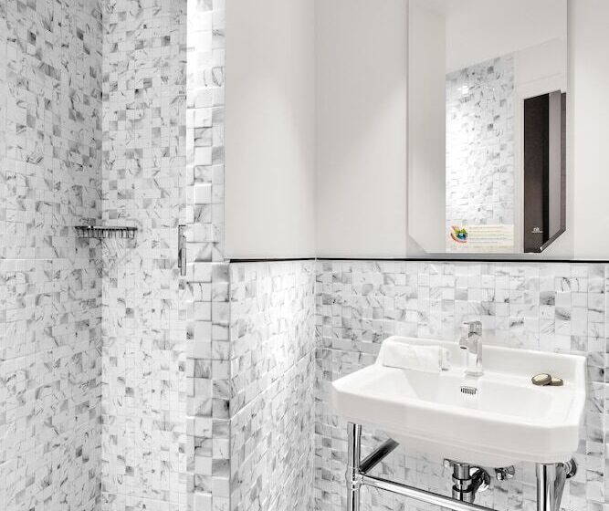 舒适型房间, Clarisse