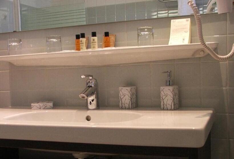 バルコニー付きスタンダードトリプルルーム, Diana