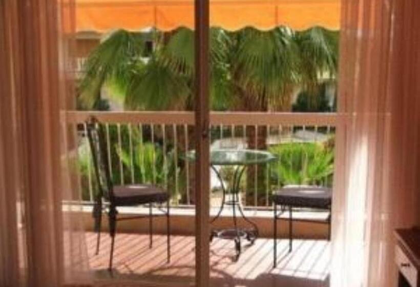 Comfort room with balcony, Diana