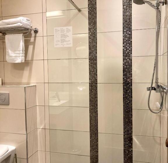 Comfort room with balcony, Diana