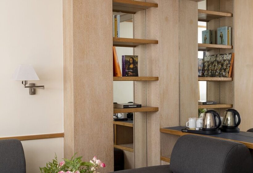 سوییت دوبلکس, Du Jeu De Paume