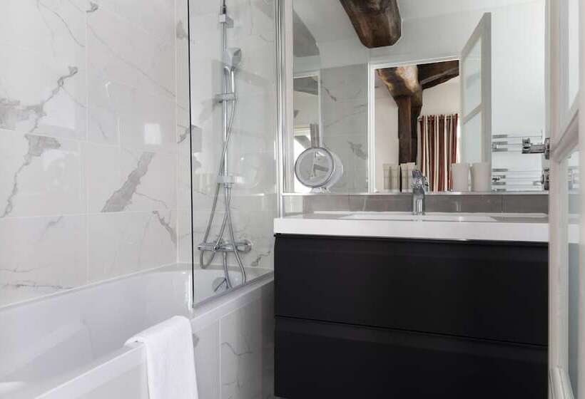 اتاق سوپریور یک تخته, Du Jeu De Paume