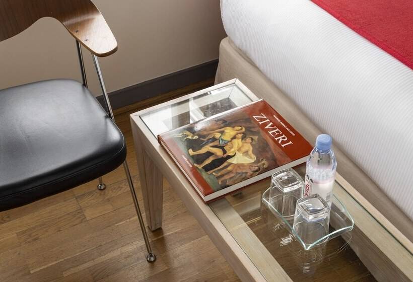 اتاق سوپریور یک تخته, Du Jeu De Paume