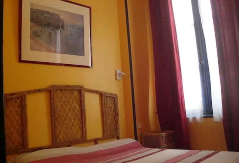 Номер Стандарт, Hôtel Du Palais