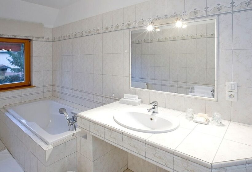 Номер Дюплекс, Hôtel Restaurant La Charrue