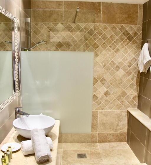 컴포트 룸, La Petite Auberge