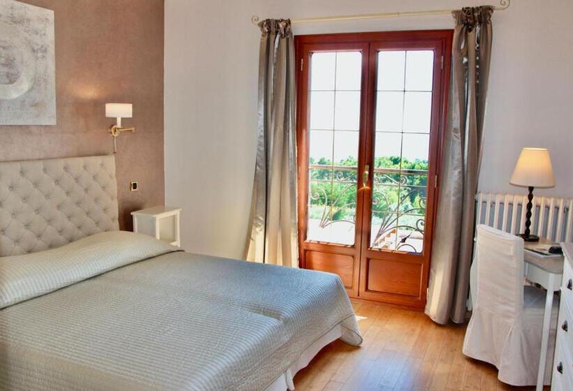 컴포트 룸, La Petite Auberge