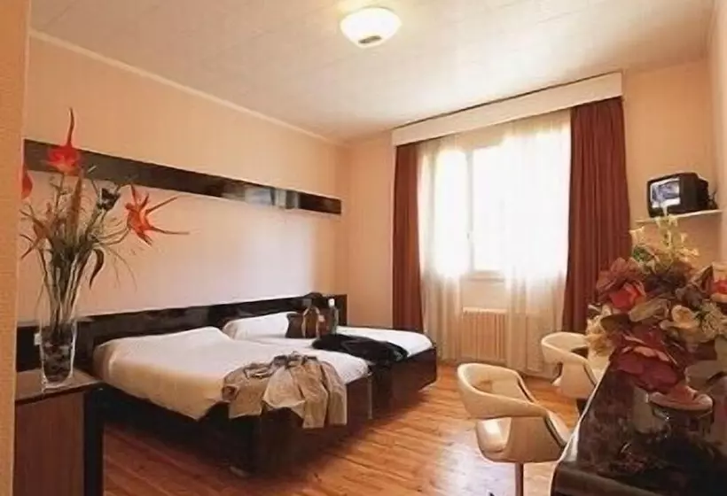 スタンダードルーム, Logis Hotel Restaurant Des Voyageurs
