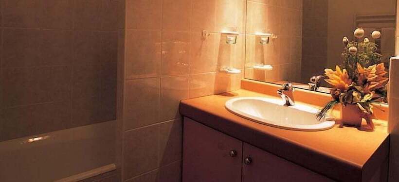 חדר סטנדרט לשלושה, Logis Hotel Restaurant Des Voyageurs