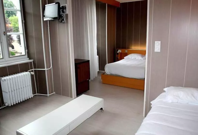 スタンダードトリプルルーム, Logis Hotel Restaurant Des Voyageurs