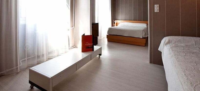 חדר סטנדרט לשלושה, Logis Hotel Restaurant Des Voyageurs