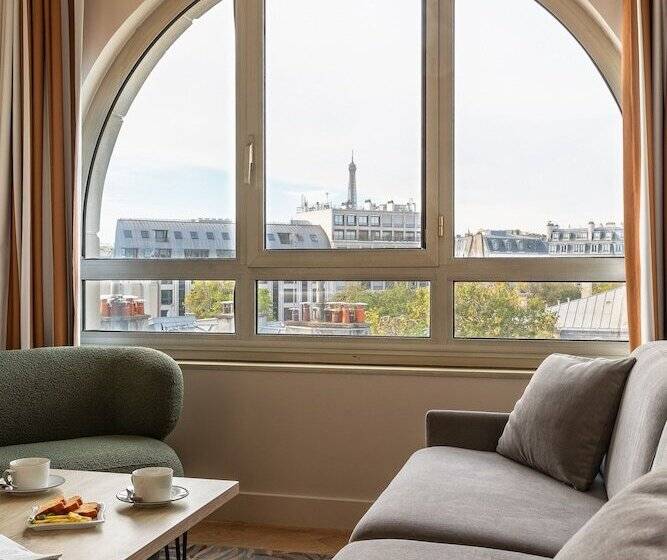 Junior Suite City View, Royal Garden Champs Elysees