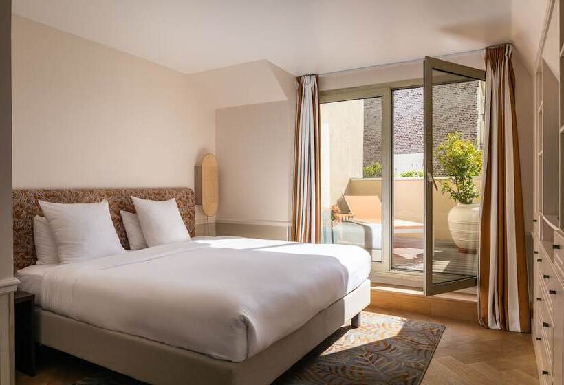 Junior Suite City View, Royal Garden Champs Elysees