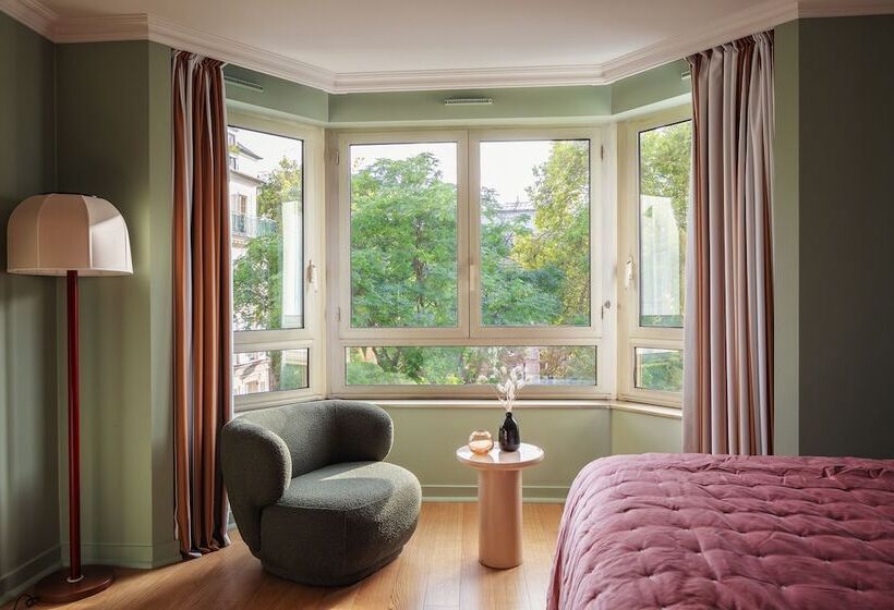 Deluxe Room, Royal Garden Champs Elysees