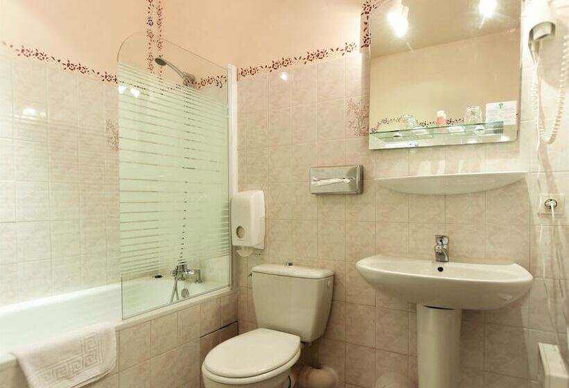 חדר קומפורט לשלושה, Hôtel Du Parc, Avignon Est, The Originals City