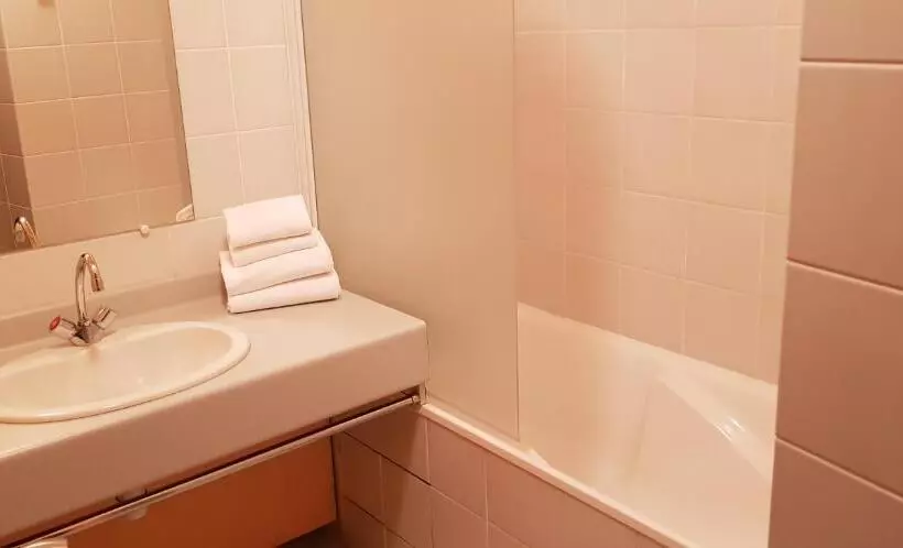 スーペリアトリプルルーム, Inter Hotel Salers Le Gerfaut