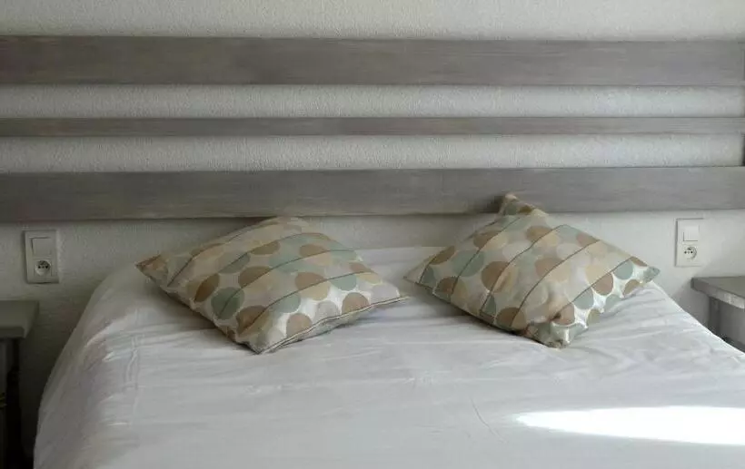 اتاق استاندارد با بالکن, Hôtel Les Mimosas