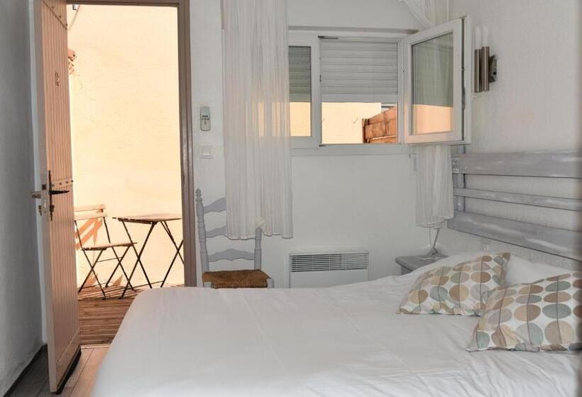 Номер Стандарт с Балконом, Hôtel Les Mimosas