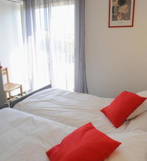 Comfort room with balcony, Hôtel Les Mimosas