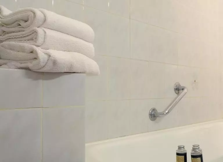اتاق راحتی سه تخته, Hôtel Les Mimosas