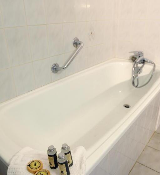 コンフォートトリプルルーム, Hôtel Les Mimosas