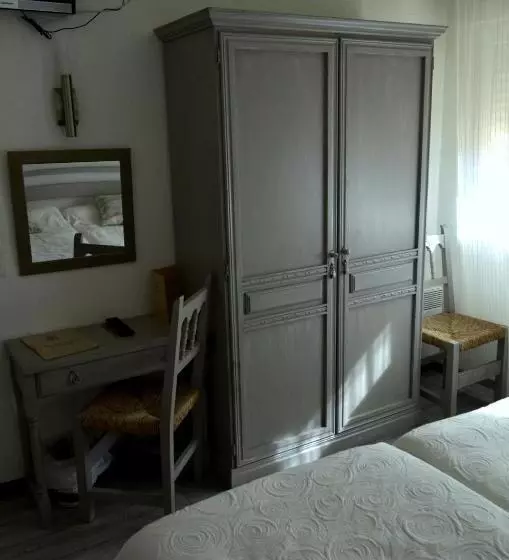 اتاق اکونومی, Hôtel Les Mimosas