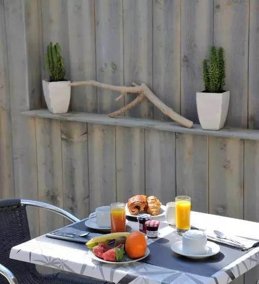 اتاق راحتی, Hôtel Les Mimosas