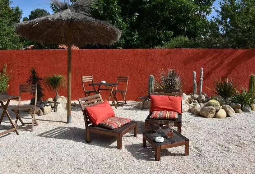 اتاق استاندارد سه نفره, Hôtel Les Mimosas