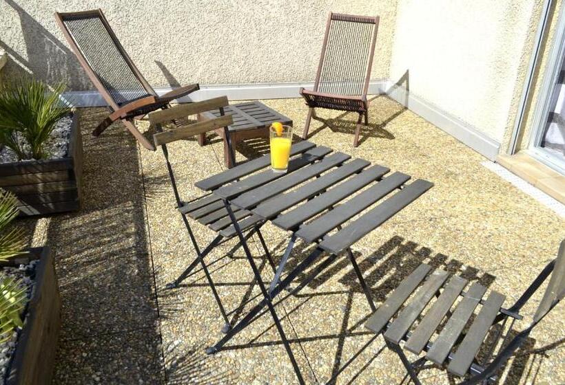 Comfort room with terrace, Hôtel Les Mimosas