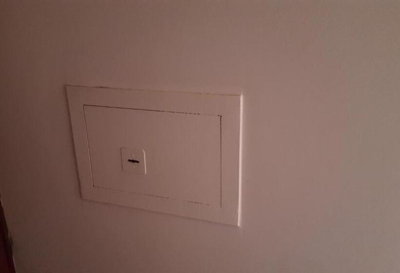 اتاق استاندارد یک نفره, Hôtel Média